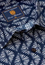 Load image into Gallery viewer, Regular Fit Navy Geometric Print Seersucker Short Sleeve Shirt (4588a)