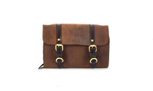 Load image into Gallery viewer, Liam Hanging Oily Leather Washbag