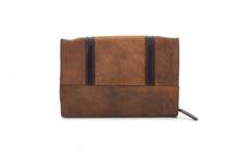 Load image into Gallery viewer, Liam Hanging Oily Leather Washbag