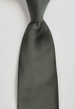 Load image into Gallery viewer, Green Twill Pure Silk Tie
