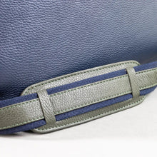 Load image into Gallery viewer, Alder Pebble Grain Leather Techbag
