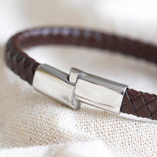 Load image into Gallery viewer, Men&#39;s Brown Woven Leather Bracelet with Shiny Clasp
